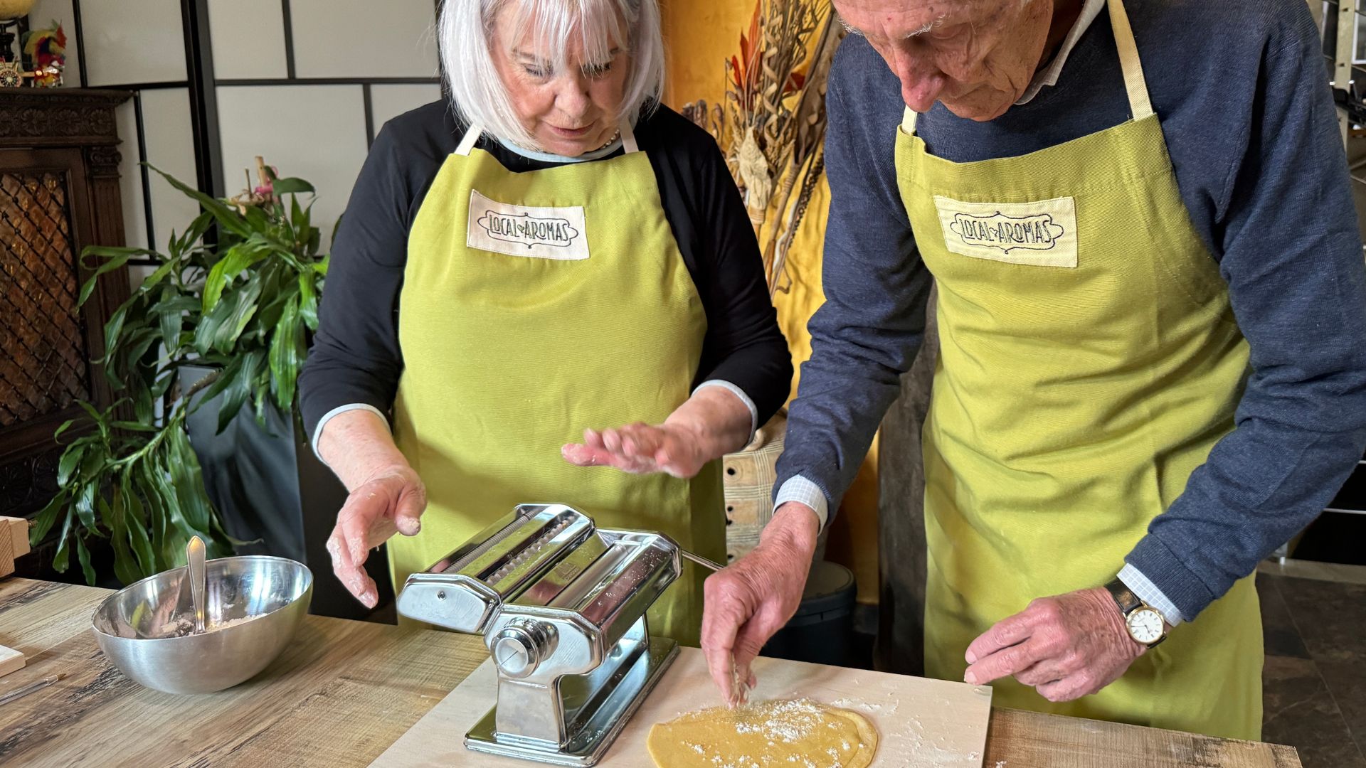 How to Use a Pasta Machine - Food Tours Rome - Local Aromas